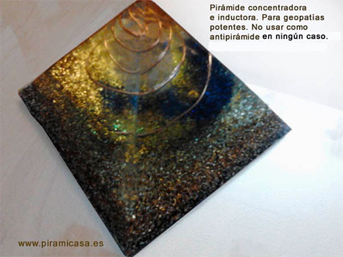Pirámide orgonite concentrador e inductor